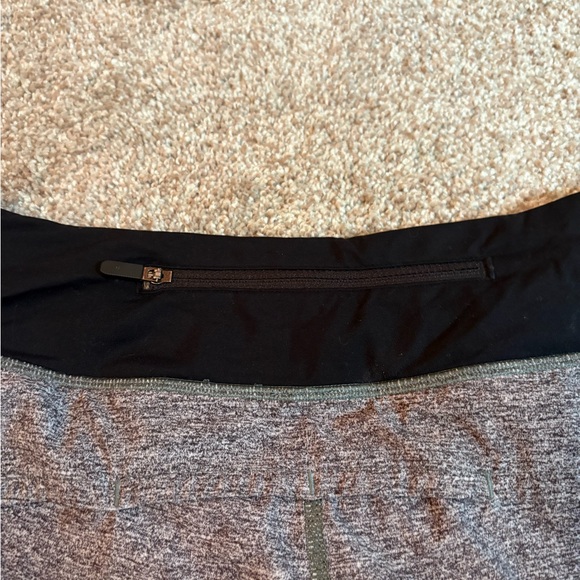 lululemon athletica Women's Gray Speed Up Low-Rise Lined Short 2.5" - Picture 5 of 6